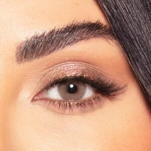 عدسات امارا الملونة بلون بيور هازل لإطلالة طبيعية وساحرة