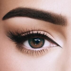 عدسات أمارا الملونة بتدرج شارك جراي الساحر لإطلالة عصرية ونظرة جذابة