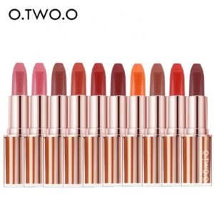 أو تو أو - أحمر شفاه مطفي بلمسة مخملية جذابة (درجة 01)