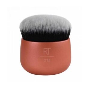 فرشاة ريل تكنيك الاحترافية لدمج كريم الأساس وتغطية مثالية.