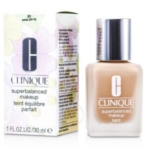 كريم أساس سوبر بلانسيد من كلينيك، درجة 01 بيتال، سعة 30 مل لتغطية متوازنة ومثالية.