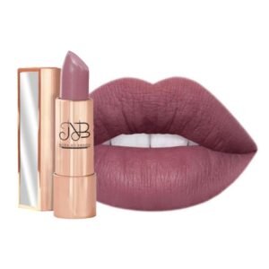 نوره بو عوض - أحمر شفاه تراديشنال كلاسيكي (مدام نورا 4) لإطلالة مخملية جذابة