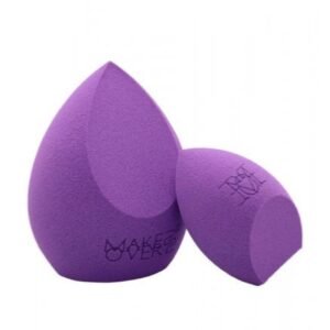 إسفنجة دمج المكياج الاحترافية من ميك اوفر 22 لتغطية مثالية وبشرة خالية من العيوب.