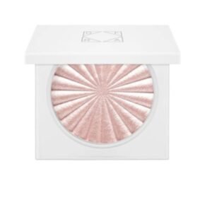 إضاءة بيلو توك من أوفرا - توهج ساحر بلمسة احترافية ونضارة تدوم طويلًا.