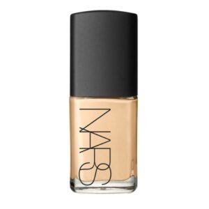 نارس شير جلو - كريم أساس فيجي لإشراقة طبيعية وبشرة متجانسة