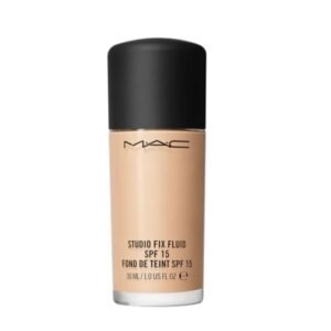 كريم أساس ستوديو فيكس فلويد من ماك - درجة NC25 مع حماية SPF 15 لبشرة مثالية وأكثر نضارة