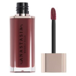 أحمر شفاه سائل من انستازيا - درجة Pomegranate للون غني وجذاب يدوم طويلاً.