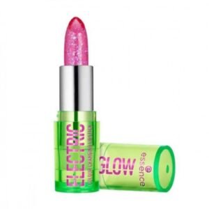 إيسنس أحمر شفاه سحري بلمسة ساحرة وجذابة تدوم طويلاً.